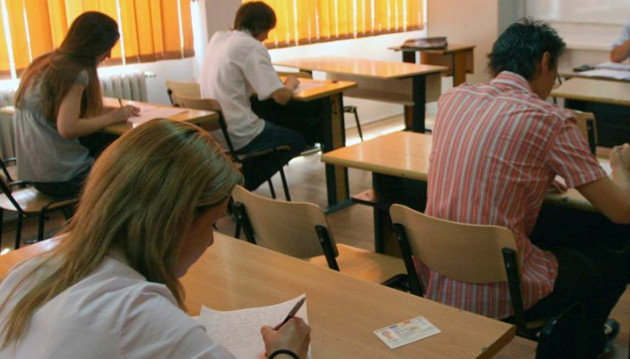 Pentru ce vor concura profesorii la vară, în judeţul Braşov: 333 de catedre complete, 209 incomplete, 611 posturi complete temporare, 1.260 fracţiuni de normă temporare