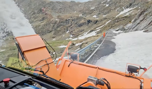 Transfăgărășanul ar putea fi deschis luna aceasta. În Munții Făgăraș este mai puțină zăpadă, iar lucrările avansează rapid  