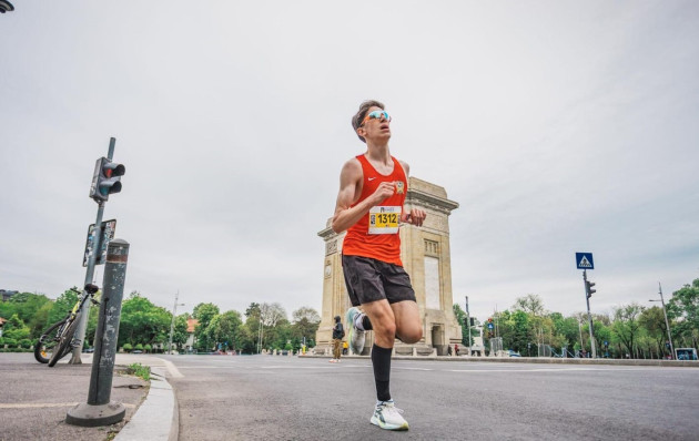 Între patinaj viteză și atletism
