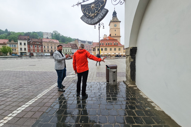 Piaţa Sfatului, inclusă în Via Transilvanica. Borna celebrei poteci va fi amplasată la kilometrul 0 al Braşovului în luna iunie