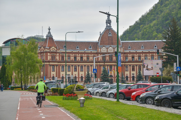 Consiliul Judeţean Braşov îşi „înverzeşte” flota auto 