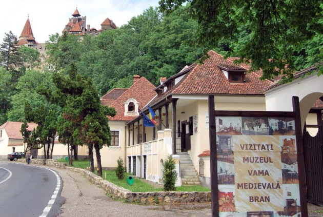 Casa Vămii din Bran va intra în restaurare. Deocamdată, proiectul Casei Regale a României a fost respins de  Direcţia de Cultură a Judeţului Braşov 