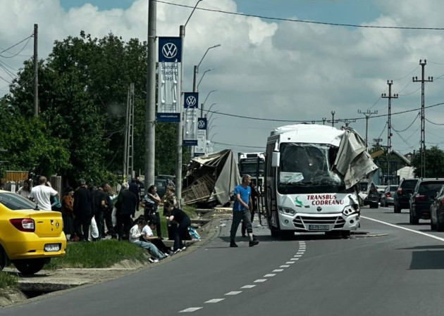 Autobuzul Codreanu, grav accident pe ruta de Iaşi. S-a activat „Planul Roşu” pentru victime multiple: 7 răniţi grav, o femeie cu amputaţie