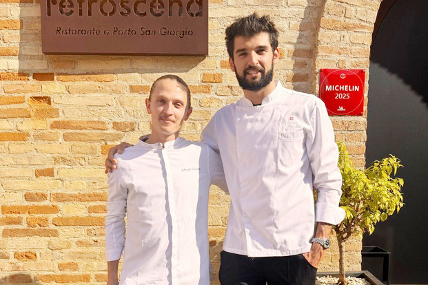 Braşoveanul de la „Chefi la cuţite” îşi trăieşte visul la Retroscena. „Totul se întâmplă la alt nivel aici, este fenomenal”