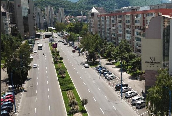 Soţ violent pe Victoriei: prima dată dus la spital,a doua oară - o lună în arest