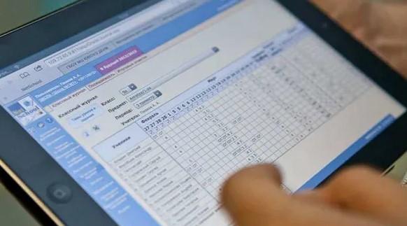 Toate şcolile vor putea folosi un catalog electronic din anul şcolar 2025-2026 