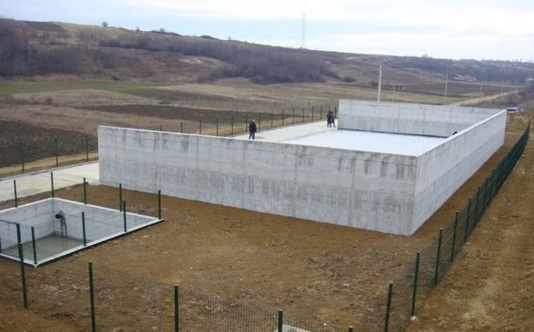 Sistem integrat pentru gunoiul de grajd, în comuna Dumbrăviţa. 57 de platforme individuale cumpărate de Primărie