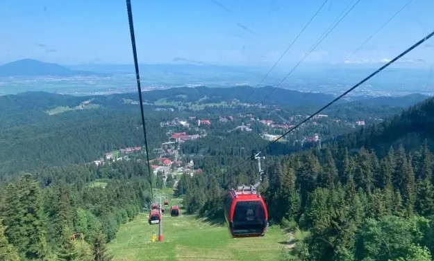 „Miercurea braşovenilor” a devenit „vinerea braşovenilor”. Cu buletin de Braşov, 50% la telecabinele din Poiana Braşov 