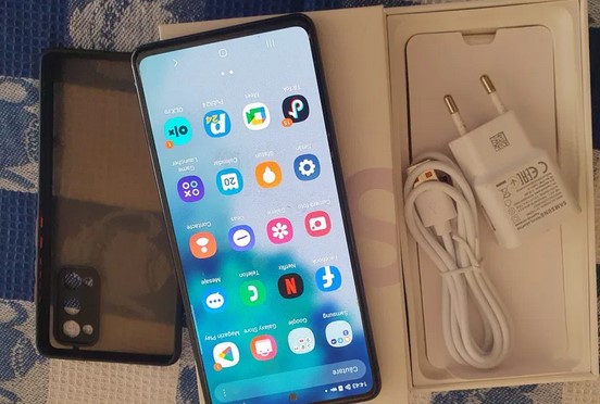 Oferta de la „angajatul concediat”: telefon cu 90% discount