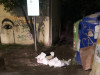 „Dimineaţa pe răcoare”.  Nu-i scenariu de comedie, „râde” Poliţia Locală de un braşovean care s-a trezit la 4 dimineaţa să-şi arunce gunoiul sub panoul cu amenzi