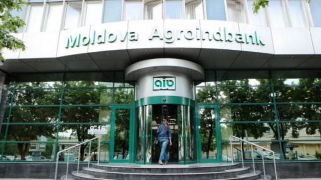 Cea mai mare bancă din Moldova intră în România