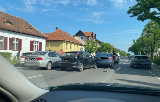 Marți, 3 cu  ceasuri rele