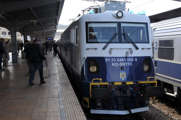La mare, cu 4 trenuri „ca noi”. Patru trenuri modernizate cu fonduri europene vor circula pe ruta Braşov – Bucureşti – Constanţa 