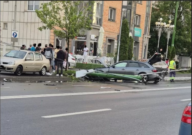 Un stâlp „victimă” 