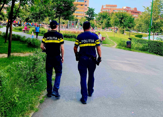 Un „culegător” de trandafiri, văzut de „localul” în civil
