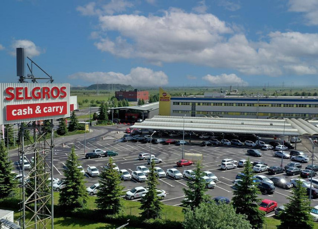 Parcările magazinelor Selgros vor fi dotate cu staţii electrice. 10 la Braşov