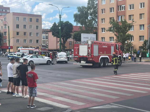 Accident în intersecţia Vlahuţă - Brânduşelor, trafic blocat până în Gemenii