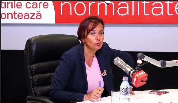 Doamna „golani şi maimuţe”