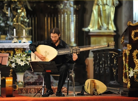Concert în crama Cetăţii Făgăraş