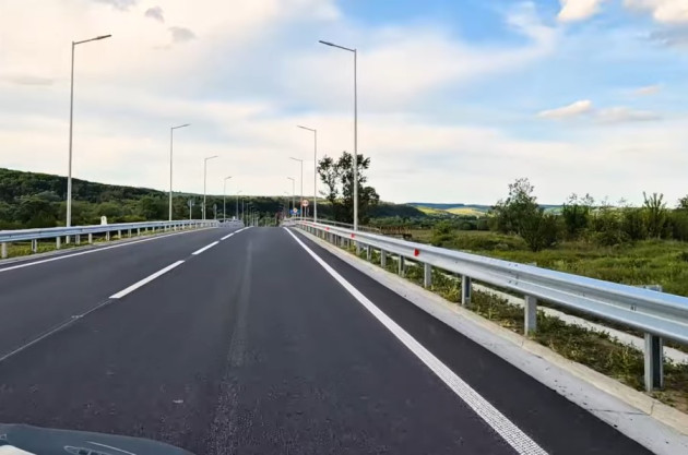 Făgărăşenii mai au de aşteptat până la inaugurarea ocolitoarei oraşului. Recepţia se va face după ce vor fi realizate conexiunile la conductele de gaze naturale 