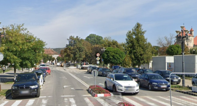Biciclist doborât în intersecţie