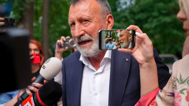 Următorul „prieten”