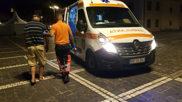 Suntem poliţişti şi pentru om, şi pentru pisică. „Două suflete” salvate în Piaţa Sfatului