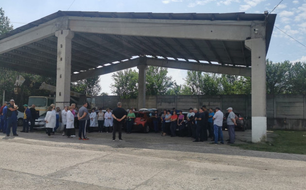 Răzbunarea CA-ului la Fabrica de Pulberi Făgăraş. Muncitorii acuză că sunt sancționați disciplinar sau revocați, motivul din spate fiind că au discutat deschis cu organele de control