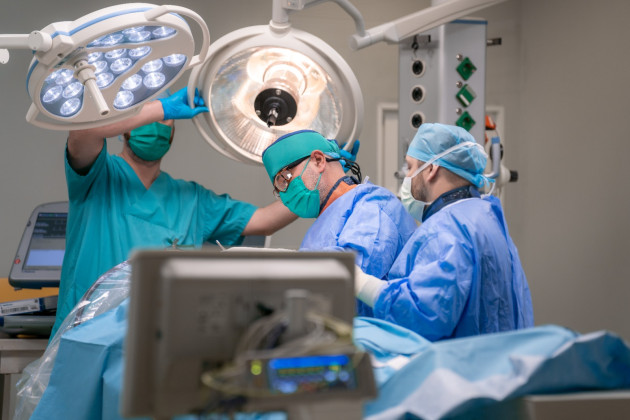 „Cât o monedă de 50 de bani”. 3 stimulatoare fără sonde implantate în inimă, în doar 4 ore, la  Brașov