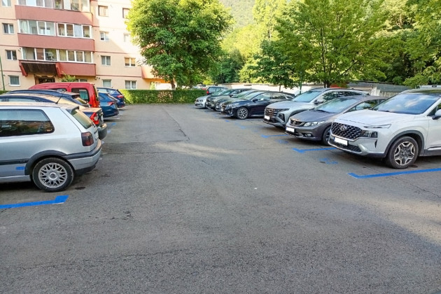 Domiciliat în Răstoaca, dar cu loc de parcare în Braşov. Primăria anunţă „toleranţă zero” pentru cei care nu au dreptul la parcare: „Nu o mai putem lăsa aşa”