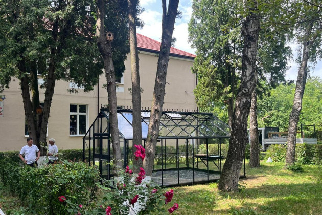 Două şcoli din Braşov vor avea sere educaţionale. 112.000 lei, lucrări realizate de o firmă a fostului activist codlean Erwin Albu 