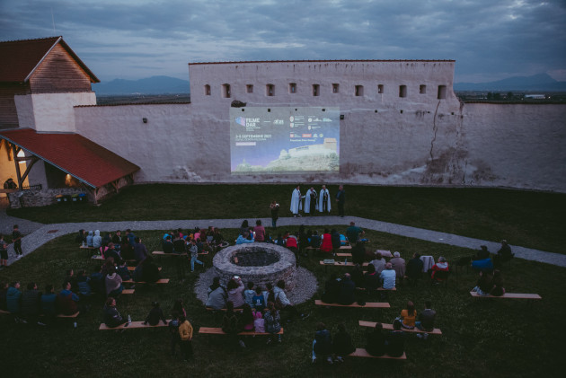 Cetatea Feldioara: Filme în dar