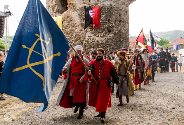 Hărman: O zi cu cavaleri în biserica fortificată
