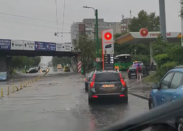 Circulaţia în Braşov a devenit o aventură. S-au reactivat iar „zonele sensibile”