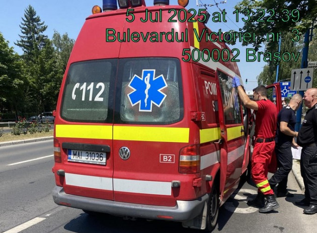 Găsit pe trotuare, aparent inconştient, a refuzat ajutorul Poliţiei. La scurt timp, a fost caz de SMURD