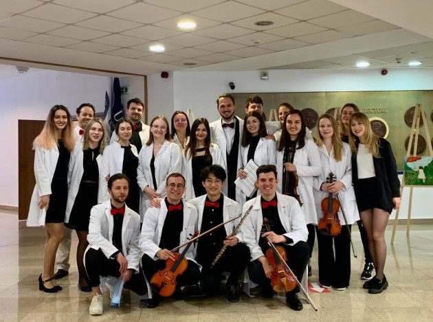 Orchestra mediciniştilor din Cluj încheie stagiunea de concerte de la Unitbv