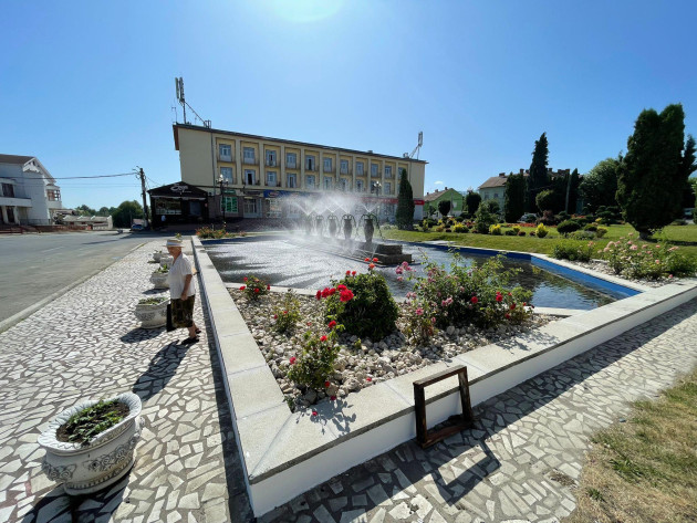 „În regie” cu 1.500, în loc de 15.000 de euro. Şi 6 „meşteri”, prieteni sau funcţionari la Primărie