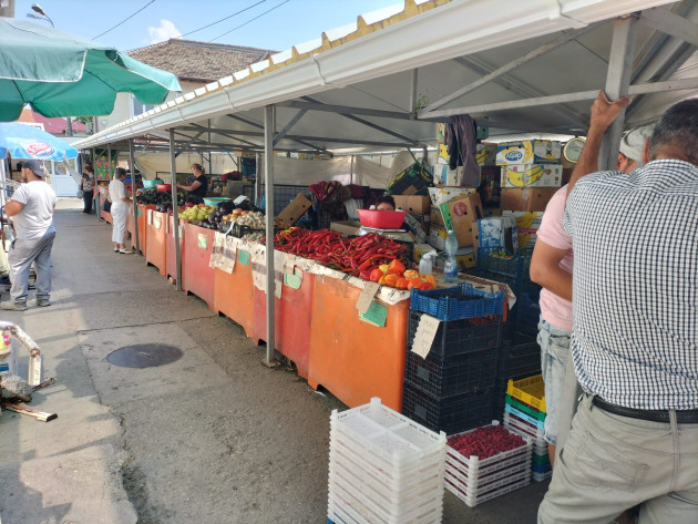 La 74 de ani, a agățat o „fetiță” în piață