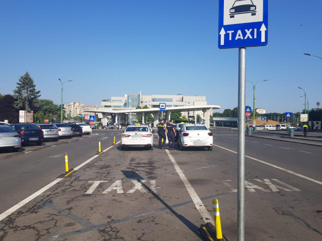 Poliţia, printre taximetrişti. 23 de amenzi la Gară, una singură pe linie de autorizare, dar 6 pentru „scandalagii”