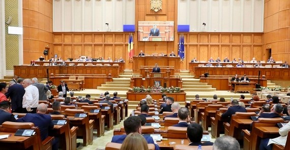Azi, răspunderea pe pachetul 6-1