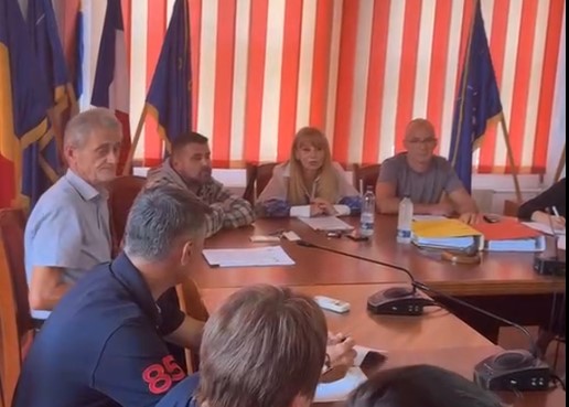 Primăria Victoria nu a reuşit să cumpere staţii de încărcare pentru maşinile electrice. Licitaţie cu probleme, anulată de instanţă 