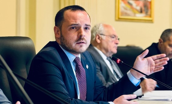 Seara era proiectul, dimineaţa nu mai era: Ministerul Sănătăţii îi mai lasă pe bolnavii cronici să se folosească de ordonanţa preşedinţială