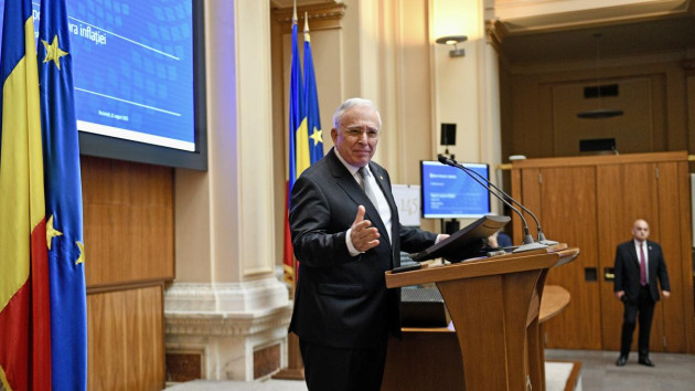 Nu „ni se confiscă banii”. Cine pe cine foloseşte, întrebarea cu dus-întors la care oferă un răspuns Isărescu, cu referire la Pilonul 2 de pensii