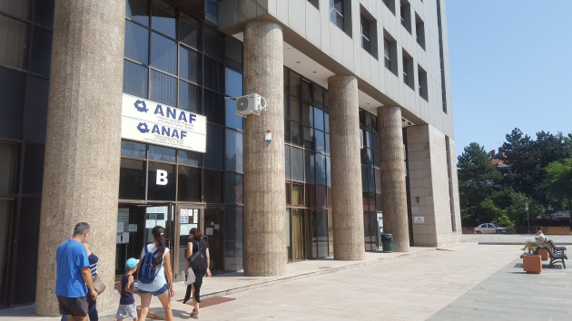 ANAF dă „preavizul protocol”. Nu vă mai cumpărați haine, mâncare, cosmetice și bijuterii pe firmă