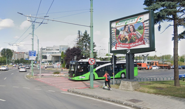 Noi totemuri publicitare în zonele aglomerate ale Braşovului 