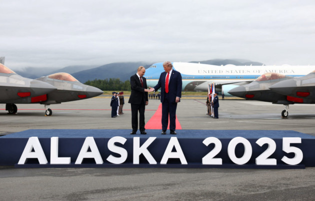 Summit-ul din Alaska: Negocieri în război