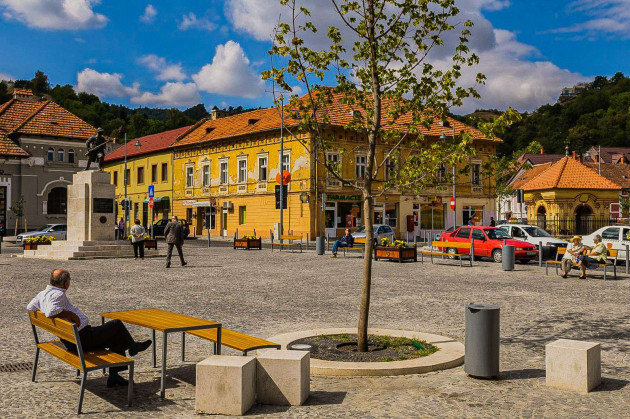 Primăria Braşov vrea să cumpere mobilier urban de peste 2 milioane de lei