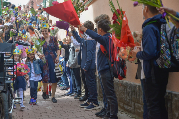 „Bani de coroniţă” la Săcele: de la 200 de lei – premiul 3, până la 1.000 de lei pentru media 10.00  