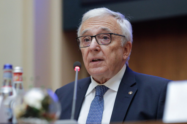 Isărescu: Nu suntem în recesiune, o putem evita 