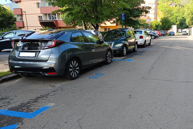 Braşovul introduce „taxă de venetic” şi „taxă de nesimţit”. Noi reguli propuse pentru parcări